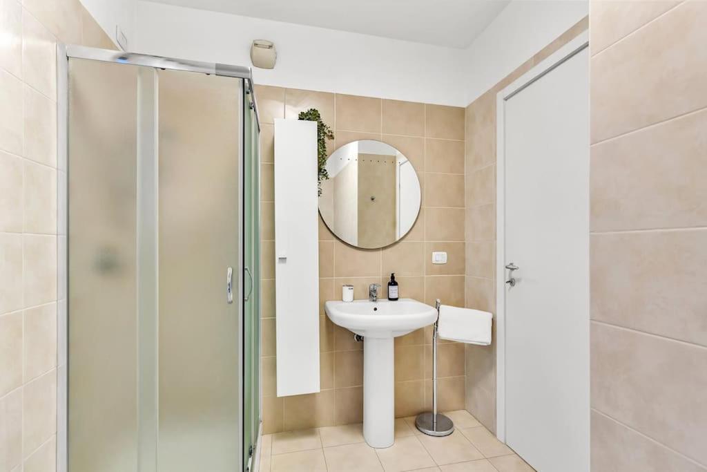 Appartamento Private Parking-Terrace10 Min To Linate Airport Milano Esterno foto